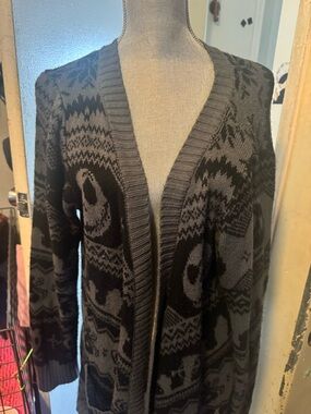 Open Front Gray and Black Patterned Cardigan